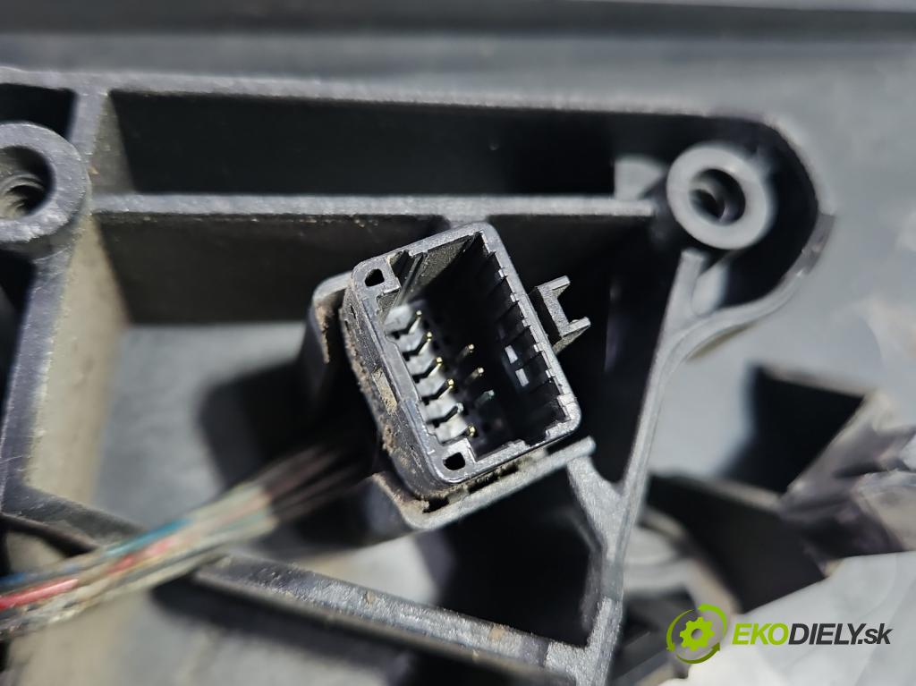 Renault Megane III 2008-2016 1.9 dci 131 hp manual 96 kW 1870 cm3 5- zpětné zrcátko levé  (Klika dveří ostatní)