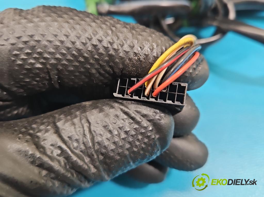 Vw Passat B6 2005-2010 2.0 tdi 140 HP manual 103 kW 1968 cm3 5- zrkadlo ľavé 3C0857933 (Kľučka dverí ostatné)