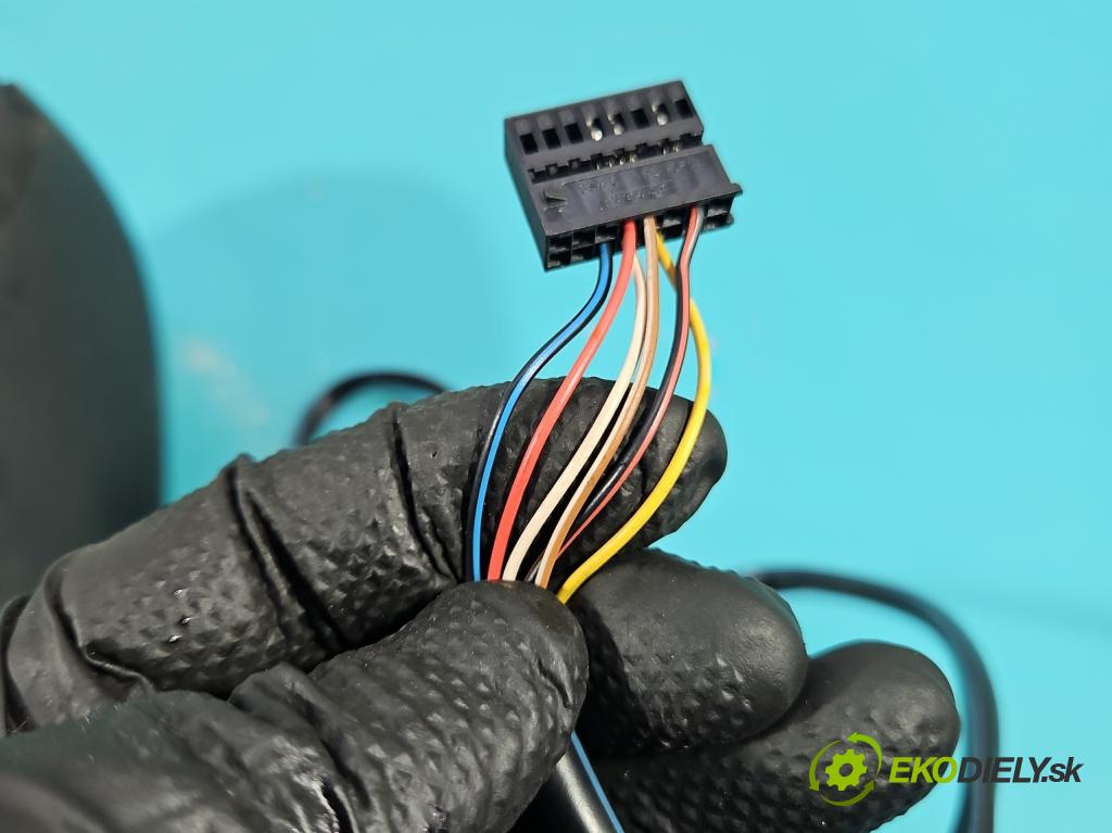 Vw Passat B6 2005-2010 2.0 tdi 140 HP manual 103 kW 1968 cm3 5- zrkadlo pravé  (Kľučka dverí ostatné)