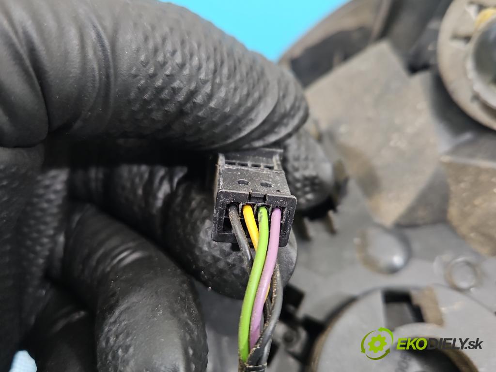 Seat Ibiza IV 6J 2008-2017 1.2 12V 69KM manual 51 kW 1198 cm3 3- zrkadlo pravé  (Kľučka dverí ostatné)