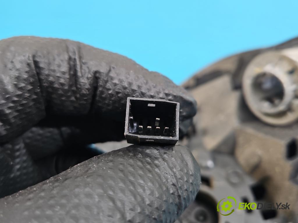 Seat Ibiza IV 6J 2008-2017 1.2 12V 69KM manual 51 kW 1198 cm3 3- zrkadlo pravé  (Kľučka dverí ostatné)