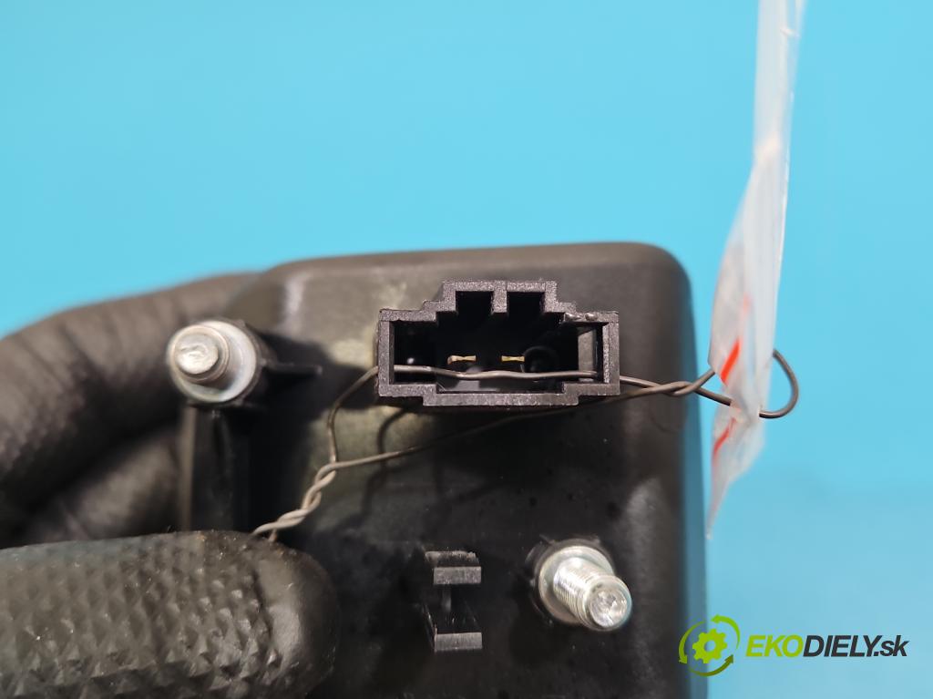 Seat Ibiza IV 6J 2008-2017 1.2 12V 69KM manual 51 kW 1198 cm3 3- klika kufrových dveří zadní 6J4827565