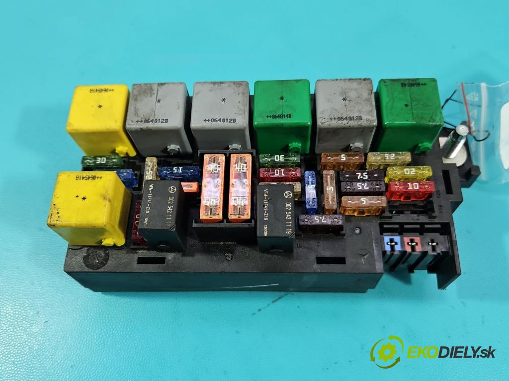 Mercedes ML W164 2005-2011 3.0 CDI V6 224hp automatic 165 kW 2987 cm3 5- skrinka poistka 13532289 (Poistková skrinka)