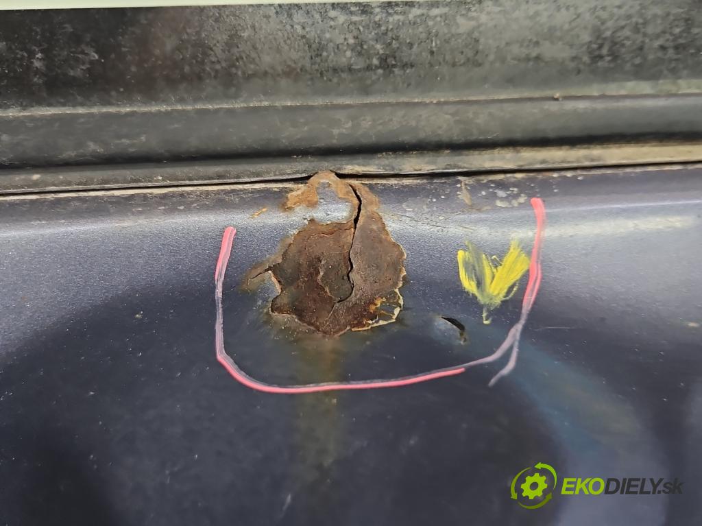 Toyota Rav4 I 1994-2000 2.0 16V 129 HP manual 95 kW 1998 cm3 3- zadna kufor  (Kapota zadná (kufor))