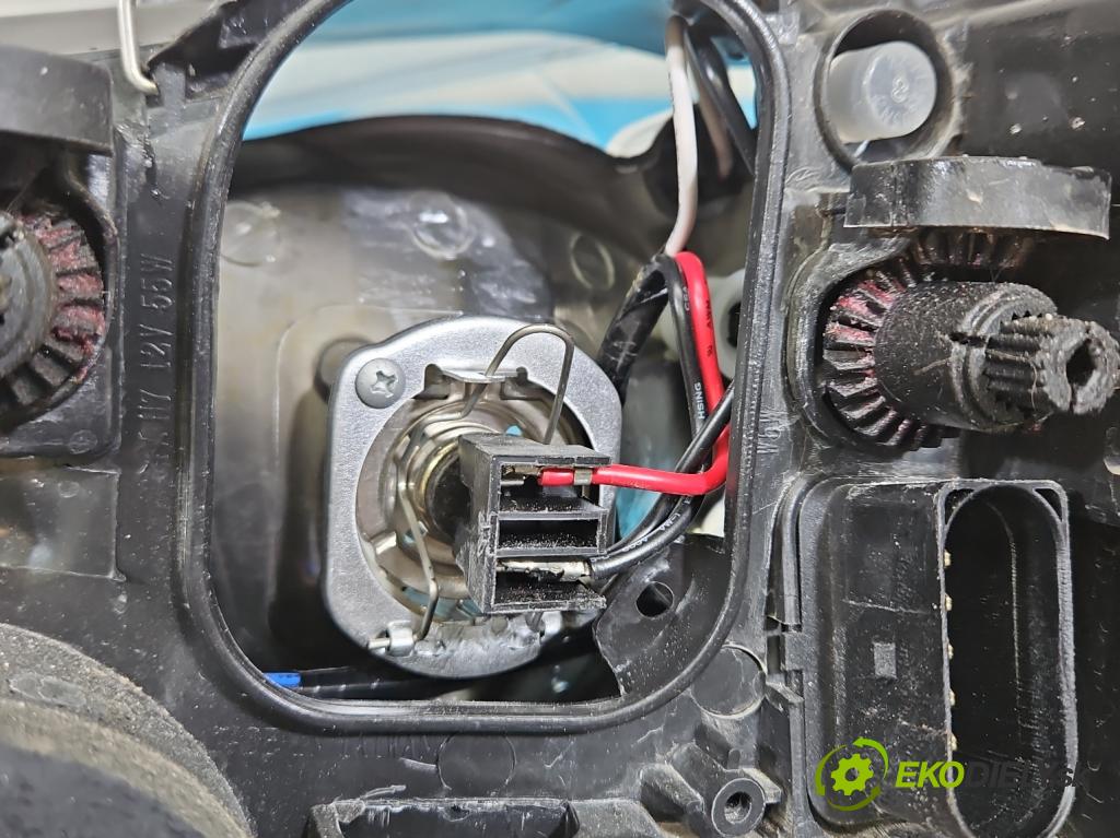 Seat Ibiza IV 6J 2008-2017 1.2 12V 69KM manual 51 kW 1198 cm3 3- světlo pravý 6J1941006D (Pravé přední světlo)