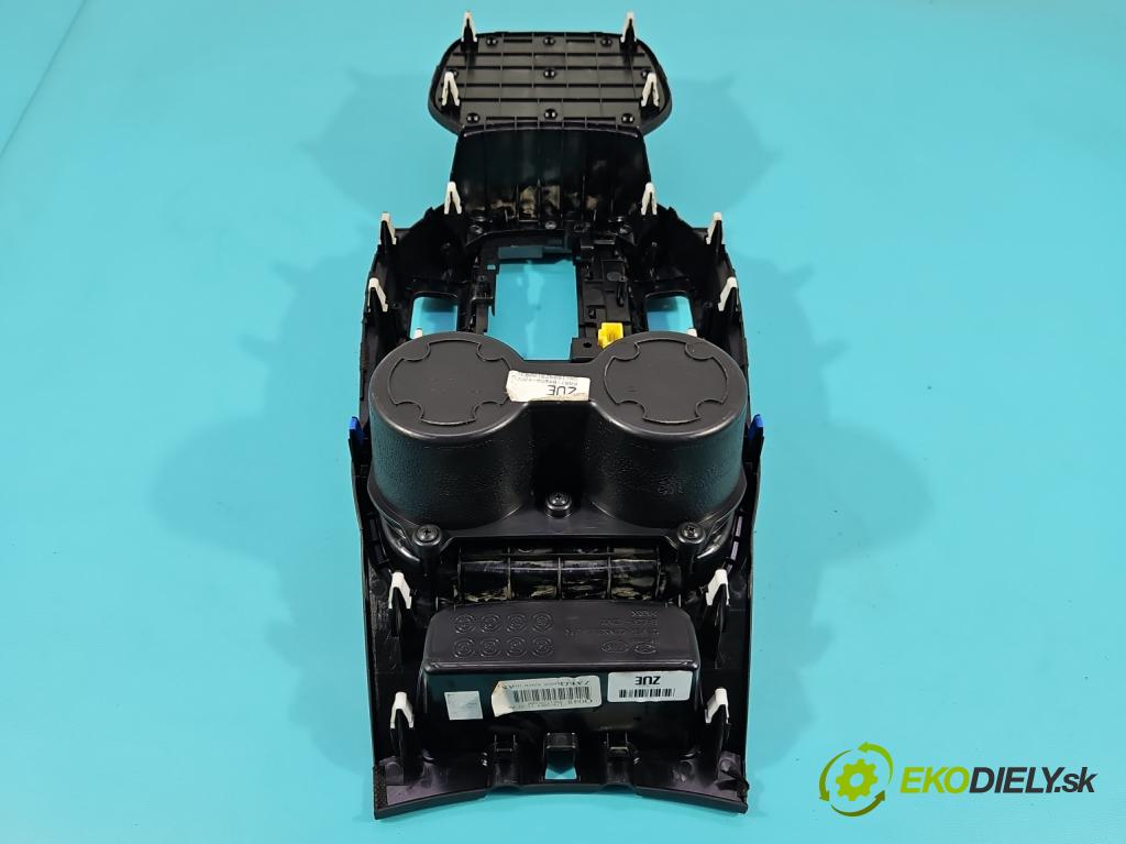 Hyundai Santa Fe III 2012–2018 2.4 GDI 190 hp automatic 140 kW 2359 cm3 5- Rukojeť: na napoje: 84656-4Z101 (Držák nápojů)