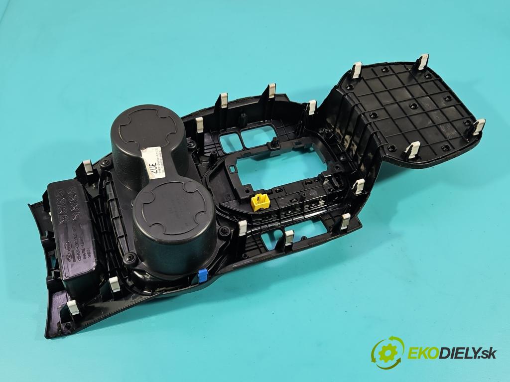 Hyundai Santa Fe III 2012–2018 2.4 GDI 190 HP automatic 140 kW 2359 cm3 5- Rukojeť: na nápoje: 84656-4Z101 (Držiak (úchyt) na nápoje)