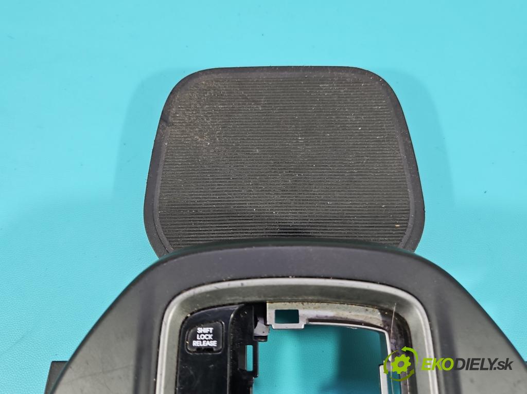 Hyundai Santa Fe III 2012–2018 2.4 GDI 190 HP automatic 140 kW 2359 cm3 5- Rukojeť: na nápoje: 84656-4Z101 (Držiak (úchyt) na nápoje)