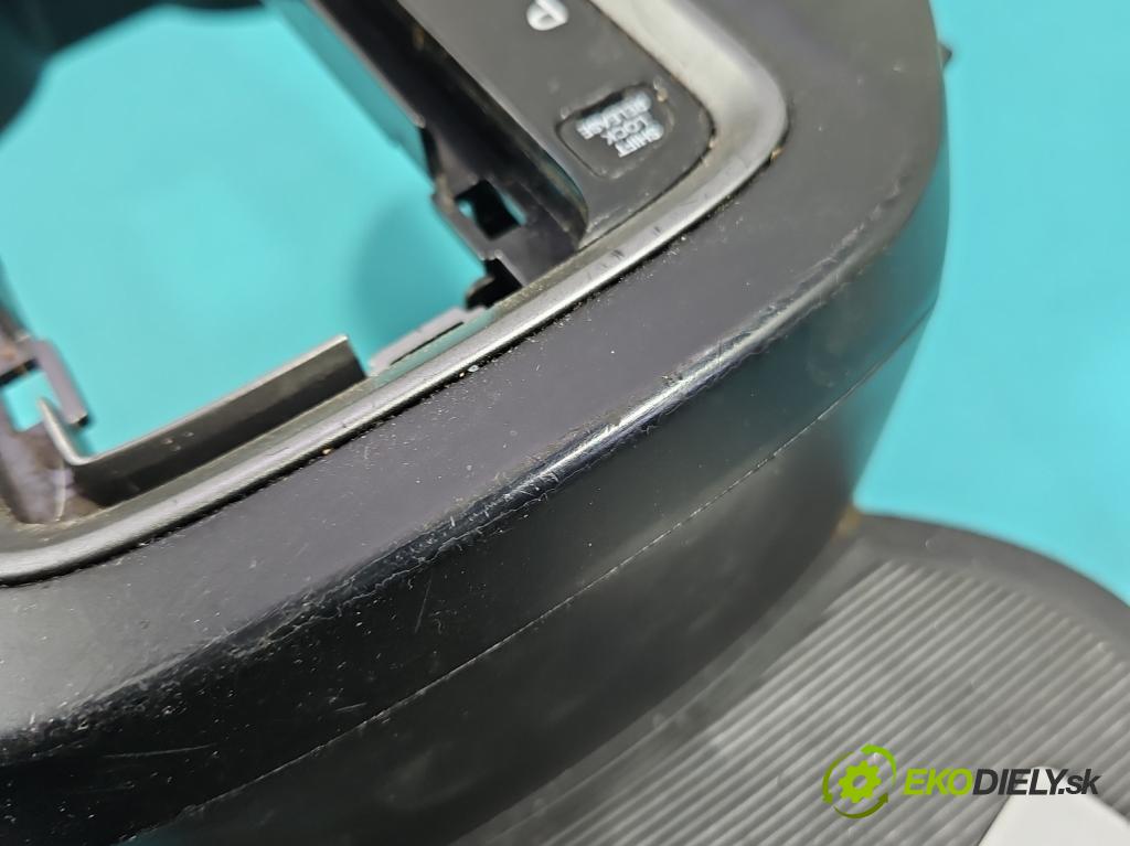 Hyundai Santa Fe III 2012–2018 2.4 GDI 190 HP automatic 140 kW 2359 cm3 5- Rukojeť: na nápoje: 84656-4Z101 (Držiak (úchyt) na nápoje)