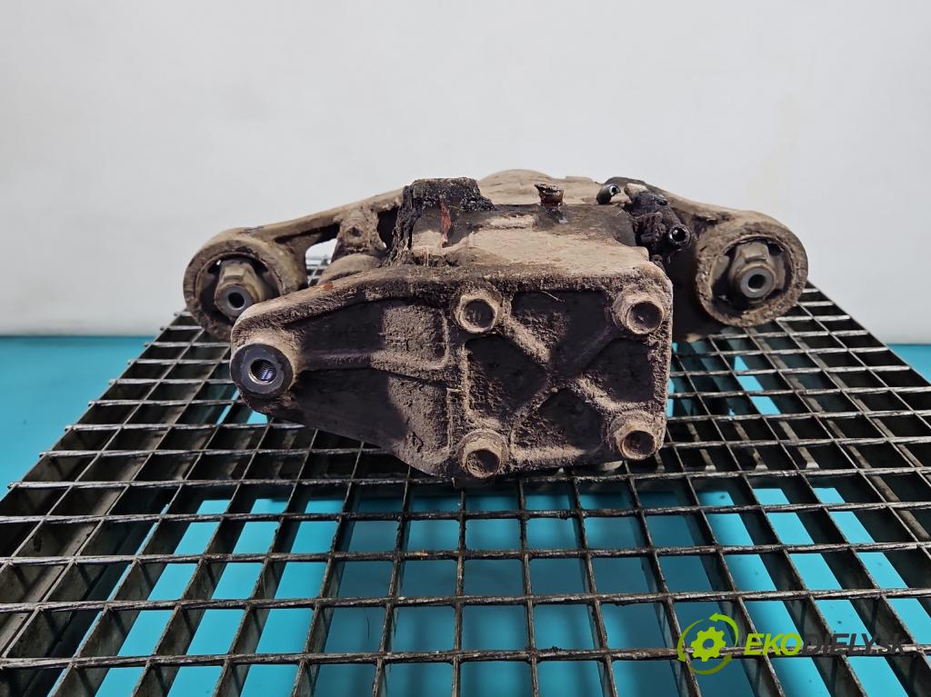 Toyota Rav4 IV 2013-2018 2.0 D4D 124hp manual 91 kW 1998 cm3 5- Most: zadní: