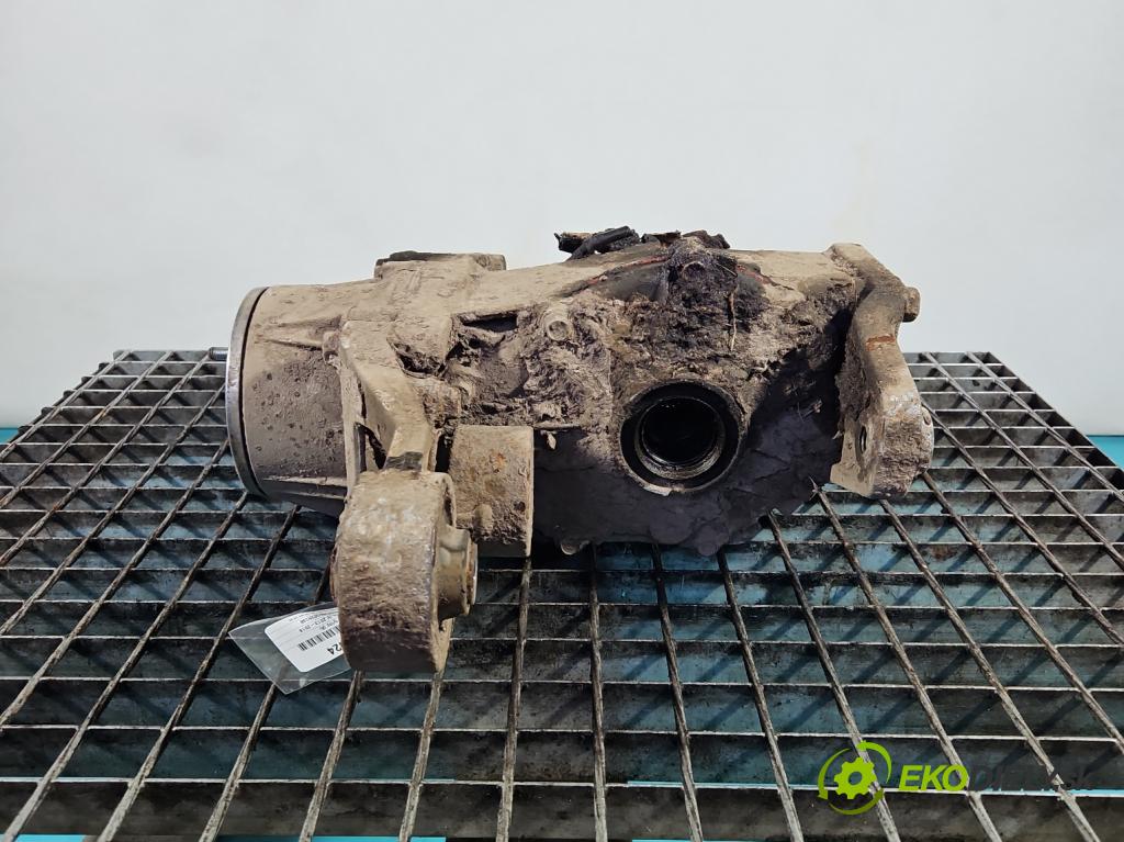 Toyota Rav4 IV 2013-2018 2.0 D4D 124hp manual 91 kW 1998 cm3 5- Most: zadní: