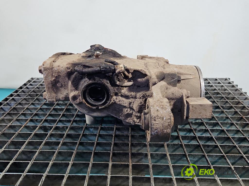 Toyota Rav4 IV 2013-2018 2.0 D4D 124hp manual 91 kW 1998 cm3 5- Most: zadní: