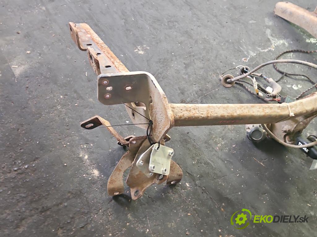 Toyota Rav4 IV 2013-2018 2.0 D4D 124 hp manual 91 kW 1998 cm3 5- oko tažné  (Tažné zařízení)