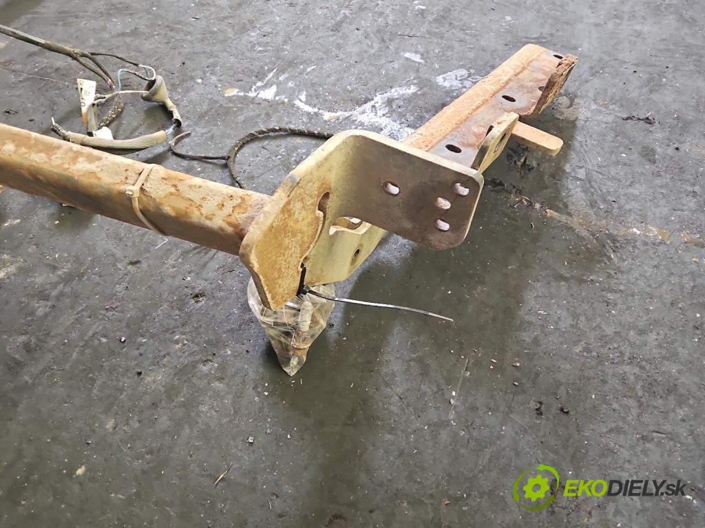 Toyota Rav4 IV 2013-2018 2.0 D4D 124 hp manual 91 kW 1998 cm3 5- oko tažné  (Tažné zařízení)