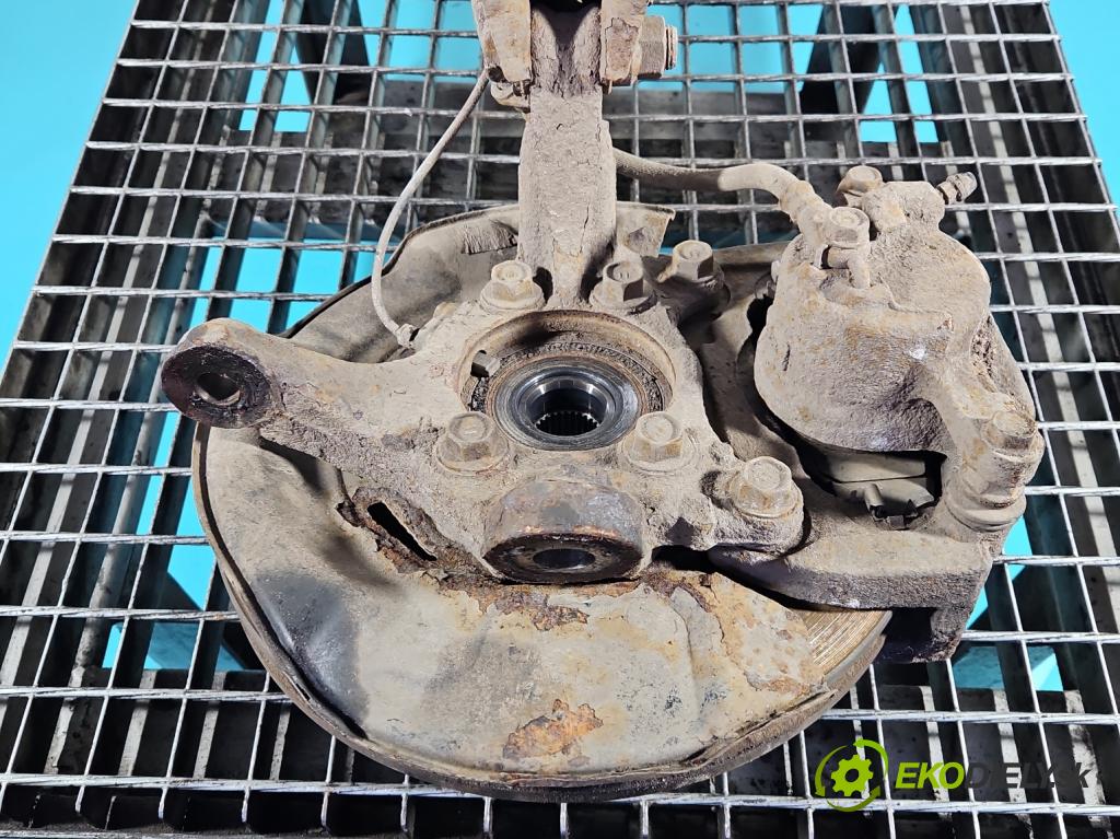 Toyota Rav4 IV 2013-2018 2.0 D4D 124hp manual 91 kW 1998 cm3 5- náboj ľavé  (Náboj kolesa)