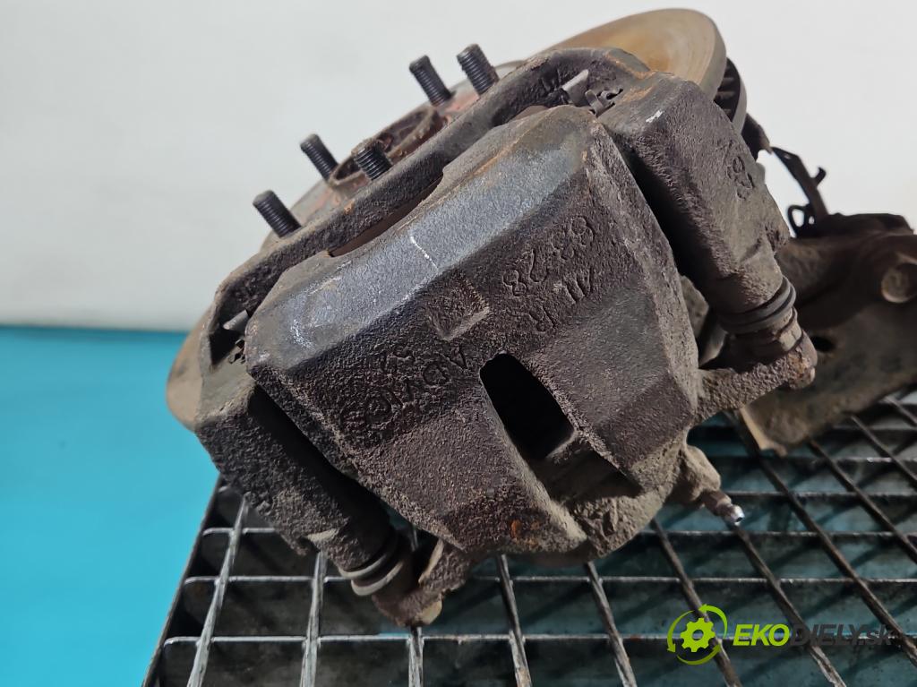 Toyota Rav4 IV 2013-2018 2.0 D4D 124hp manual 91 kW 1998 cm3 5- brzdič predné pravý  (Kľučka dverí ostatné)