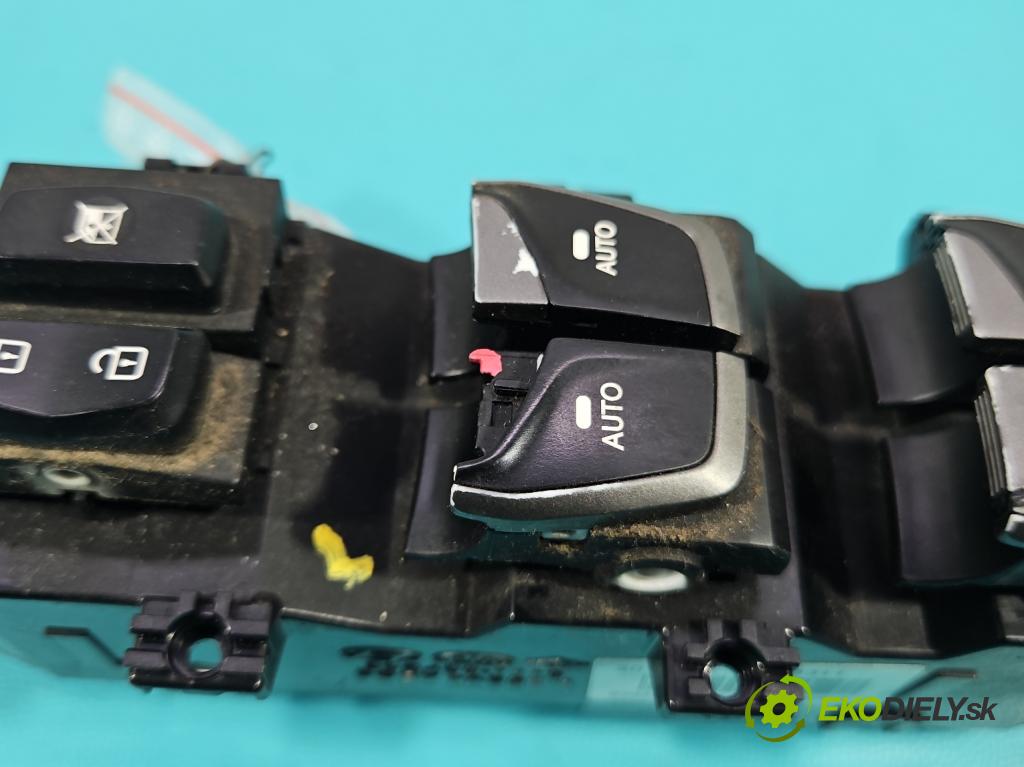 Hyundai Santa Fe III 2012–2018 2.4 GDI 190 HP automatic 140 kW 2359 cm3 5- prepínač okien spätných zrkadiel 39S490-1110