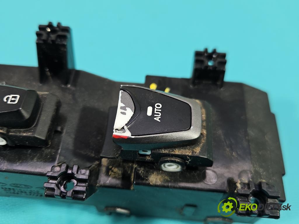 Hyundai Santa Fe III 2012–2018 2.4 GDI 190 HP automatic 140 kW 2359 cm3 5- prepínač okien spätných zrkadiel 93575-4Z300