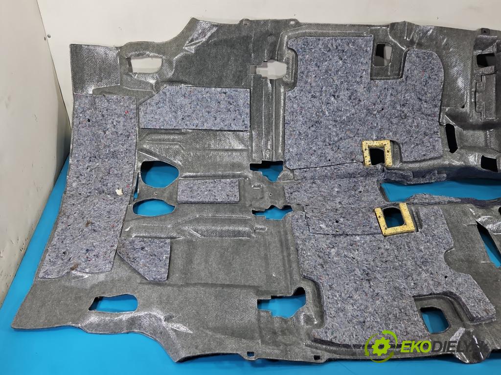 Toyota Rav4 IV 2013-2018 2.0 D4D 124hp manual 91 kW 1998 cm3 5- koberec do auta ostatné