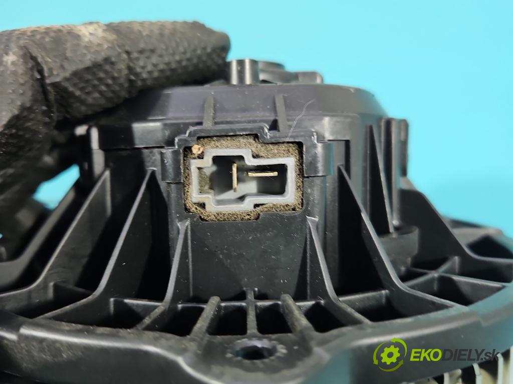 Hyundai Santa Fe III 2012–2018 2.4 GDI 190 HP automatic 140 kW 2359 cm3 5- ventilátor vzduchu