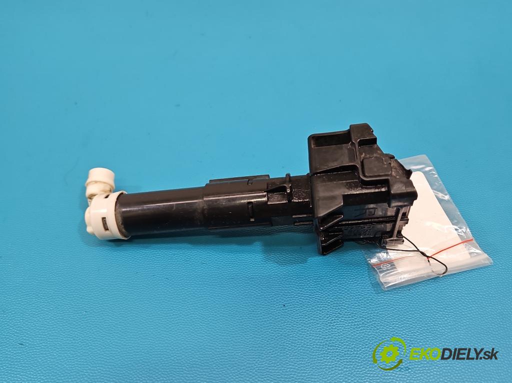 Toyota Rav4 IV 2013-2018 2.0 D4D 124hp manual 91 kW 1998 cm3 5- ostrekovač reflektor: pravý 70227