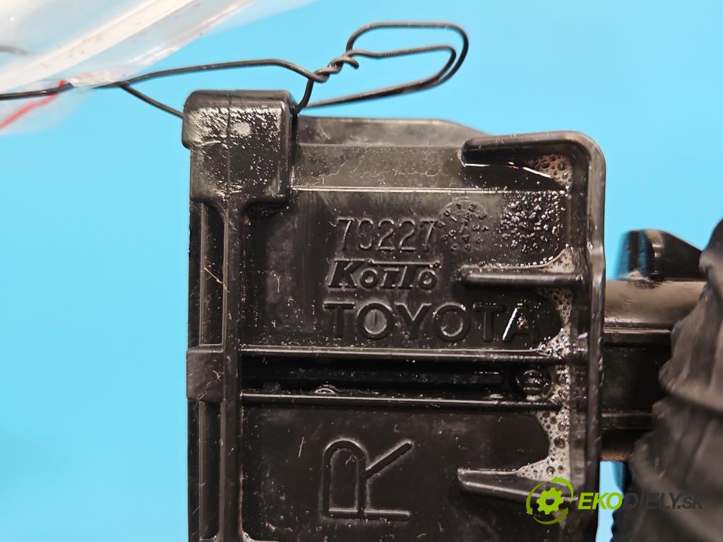 Toyota Rav4 IV 2013-2018 2.0 D4D 124hp manual 91 kW 1998 cm3 5- ostrekovač reflektor: pravý 70227