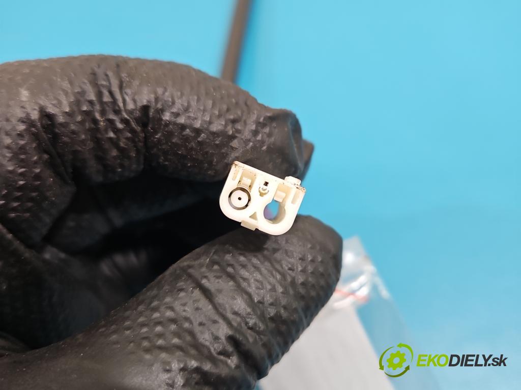 Toyota Rav4 IV 2013-2018 2.0 D4D 124hp manual 91 kW 1998 cm3 5- Antena