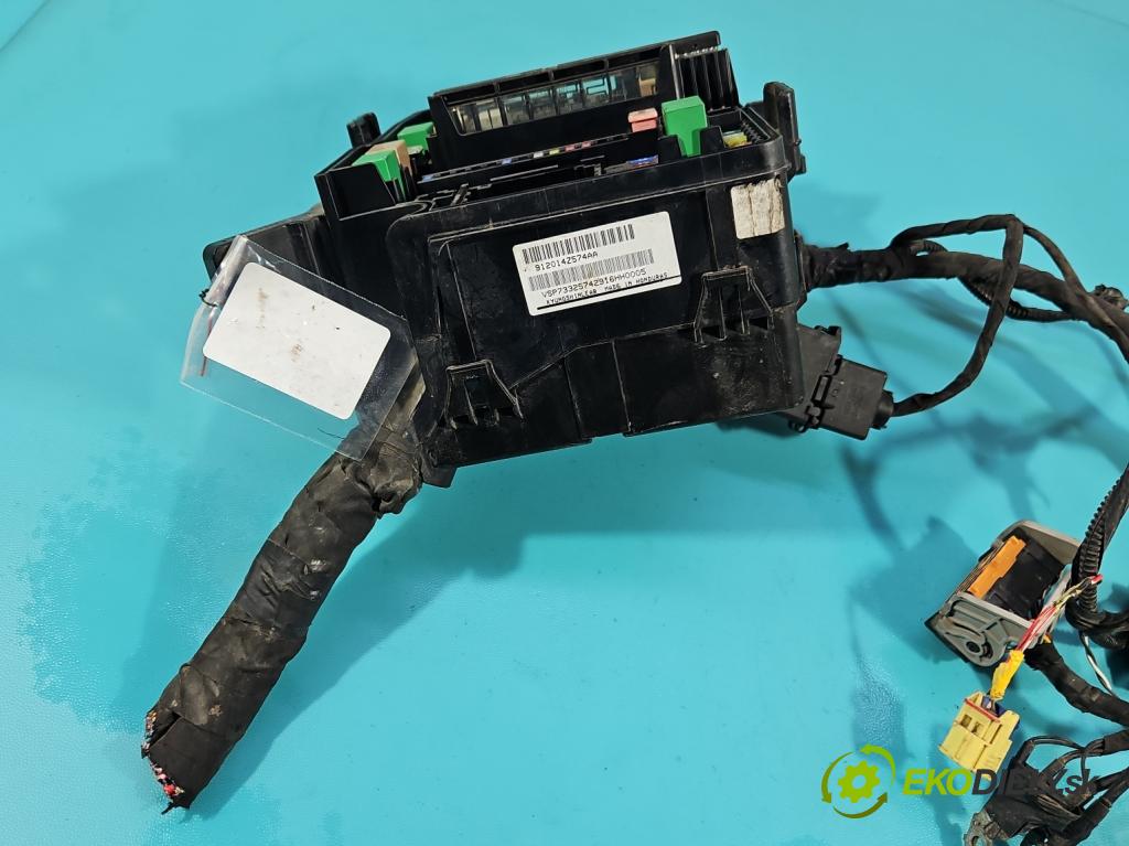 Hyundai Santa Fe III 2012–2018 2.4 GDI 190 HP automatic 140 kW 2359 cm3 5- skrinka poistka 912014Z574AA (Poistková skrinka)