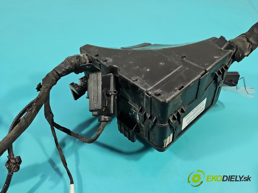 Hyundai Santa Fe III 2012–2018 2.4 GDI 190 HP automatic 140 kW 2359 cm3 5- skrinka poistka 912014Z574AA (Poistková skrinka)