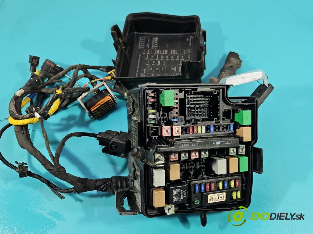 Hyundai Santa Fe III 2012–2018 2.4 GDI 190 HP automatic 140 kW 2359 cm3 5- skrinka poistka 912014Z574AA (Poistková skrinka)