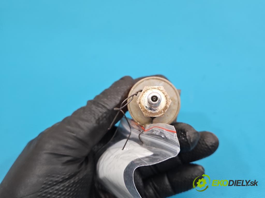 Toyota Rav4 IV 2013-2018 2.0 D4D 124 hp manual 91 kW 1998 cm3 5- čerpadlo paliva webasto 22454201 (Webasto (nezávislé topení))