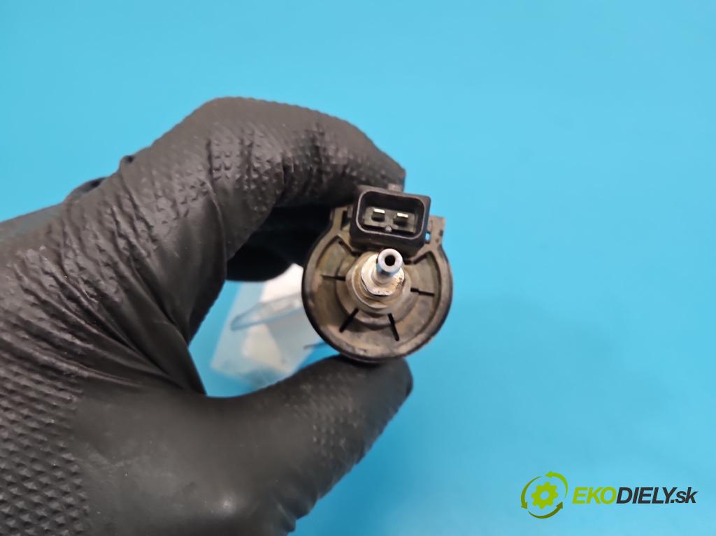 Toyota Rav4 IV 2013-2018 2.0 D4D 124 hp manual 91 kW 1998 cm3 5- čerpadlo paliva webasto 22454201 (Webasto (nezávislé topení))