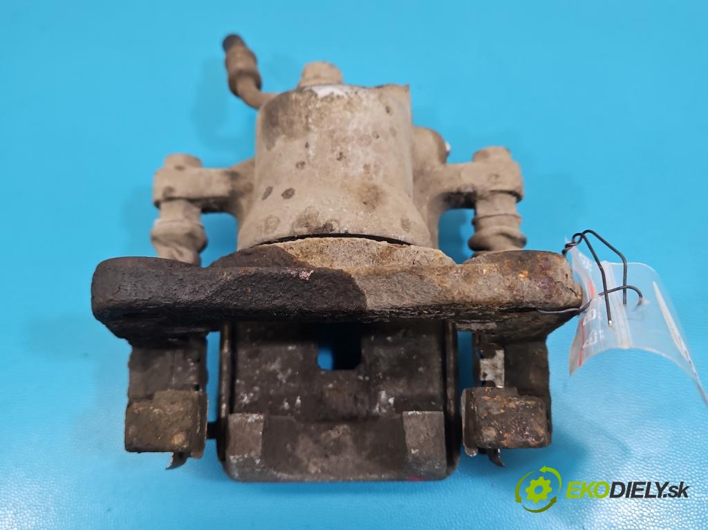 Toyota Rav4 IV 2013-2018 2.0 D4D 124hp manual 91 kW 1998 cm3 5- brzdič zadné ľavý  (Kľučka dverí ostatné)