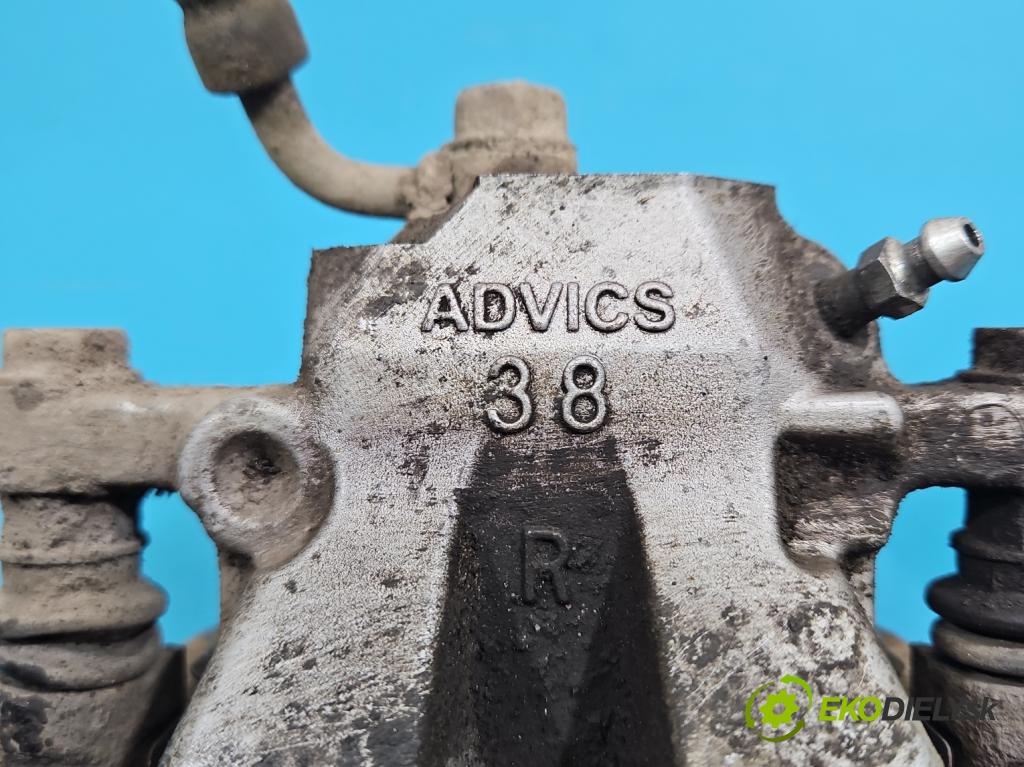 Toyota Rav4 IV 2013-2018 2.0 D4D 124 hp manual 91 kW 1998 cm3 5- brzdič zadní pravý  (Klika dveří ostatní)