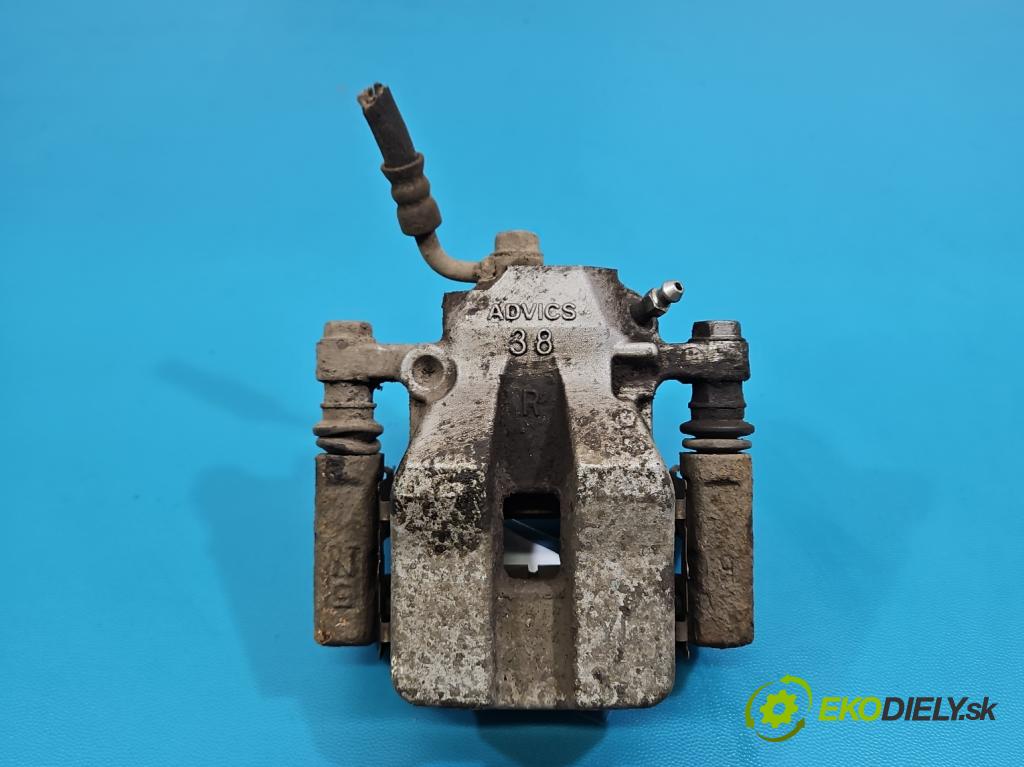 Toyota Rav4 IV 2013-2018 2.0 D4D 124 hp manual 91 kW 1998 cm3 5- brzdič zadní pravý  (Klika dveří ostatní)