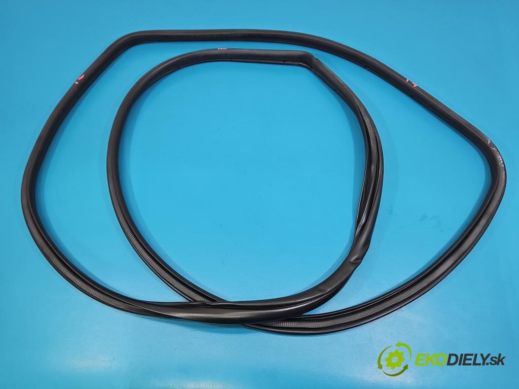 Toyota Rav4 IV 2013-2018 2.0 D4D 124hp manual 91 kW 1998 cm3 5- Těsnění: dvere zadné ľavé  (Karoséria ostatné)