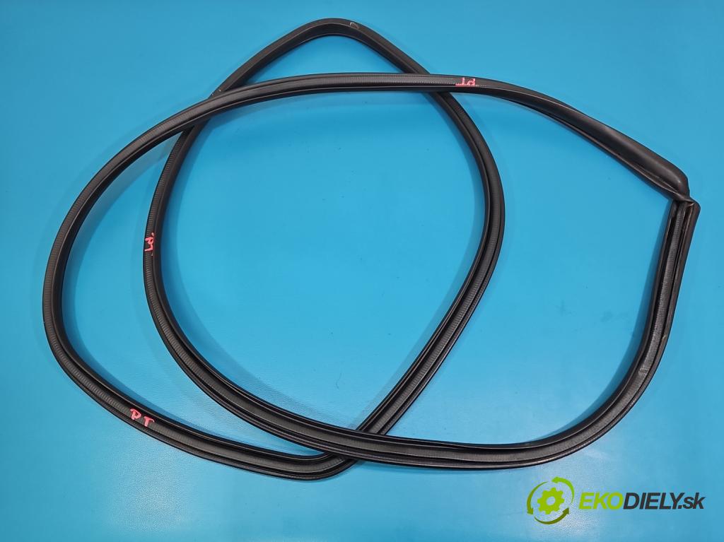 Toyota Rav4 IV 2013-2018 2.0 D4D 124hp manual 91 kW 1998 cm3 5- Těsnění: dvere zadné pravé  (Karoséria ostatné)