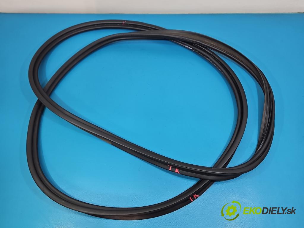 Toyota Rav4 IV 2013-2018 2.0 D4D 124hp manual 91 kW 1998 cm3 5- Těsnění: kufrové dvere