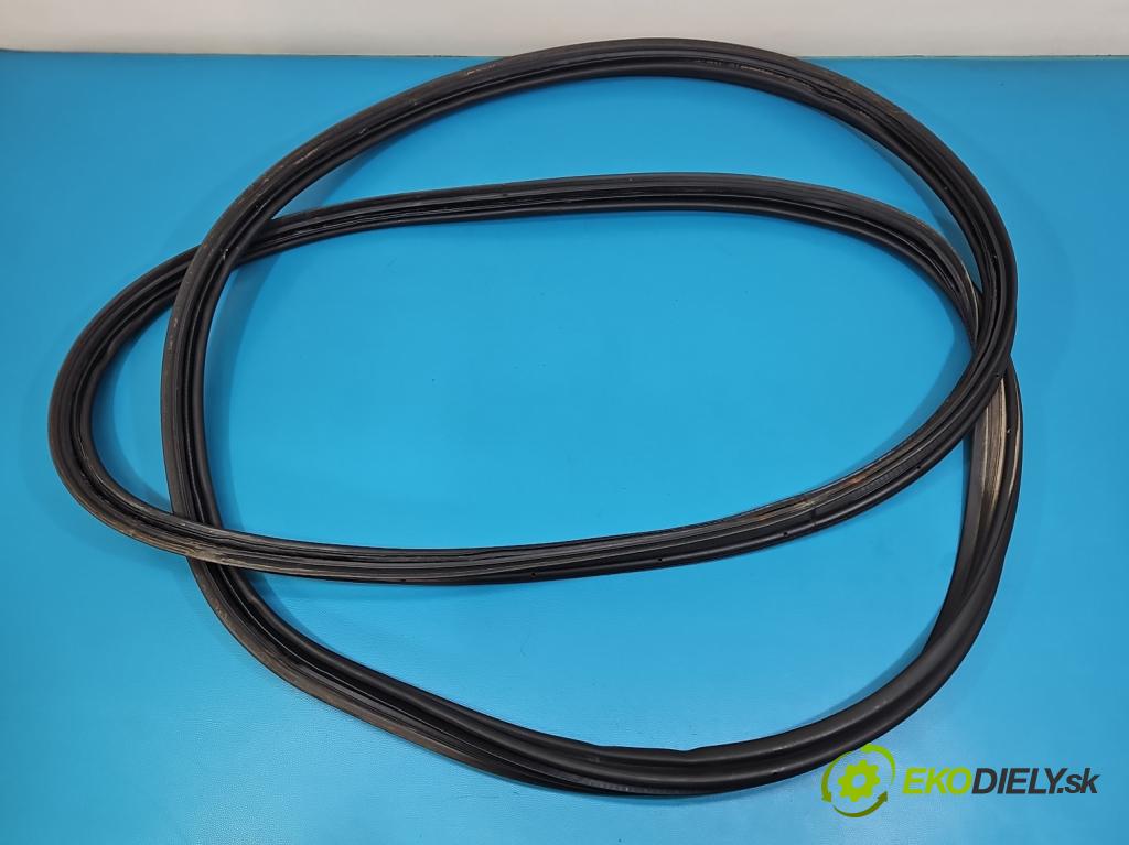 Toyota Rav4 IV 2013-2018 2.0 D4D 124hp manual 91 kW 1998 cm3 5- Těsnění: kufrové dvere