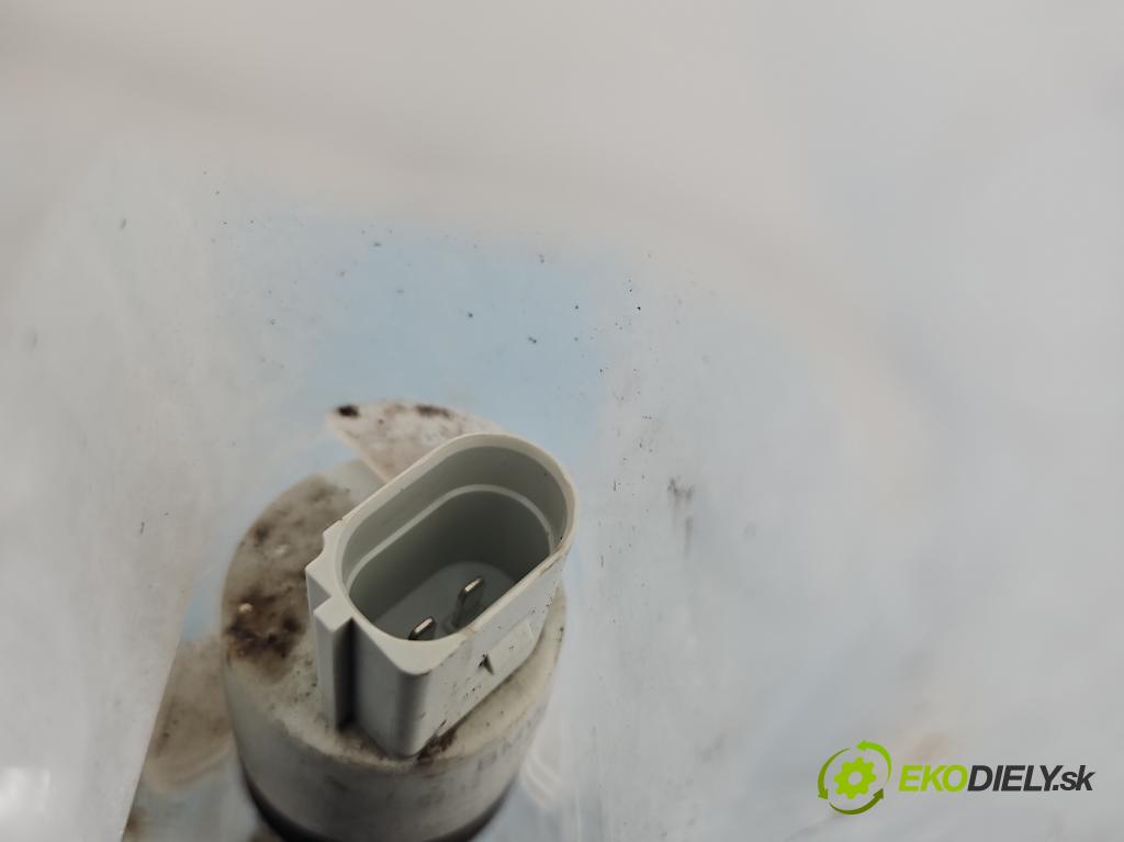 Bmw 3 G20 2018- 2.0 T 156 HP automatic 115 kW 1998 cm3 4- nádržka tekutina: ostrekovačov 7427885