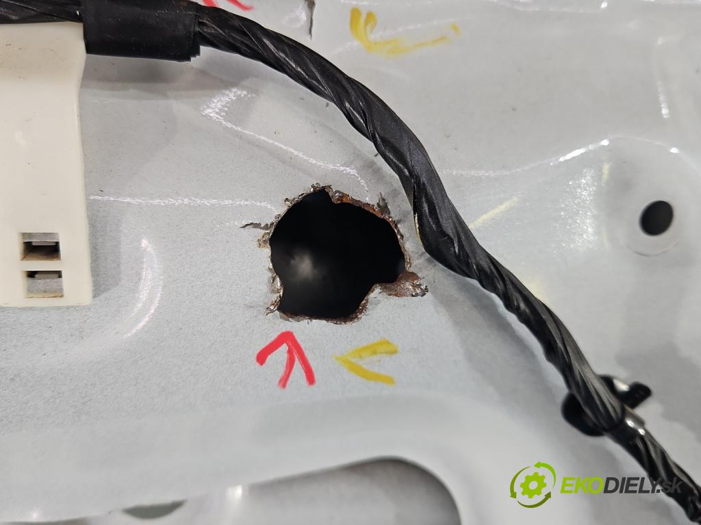 Hyundai Santa Fe III 2012–2018 2.4 GDI 190 hp automatic 140 kW 2359 cm3 5- zadní kufrové dveře  (Zadní kapota (kufr))