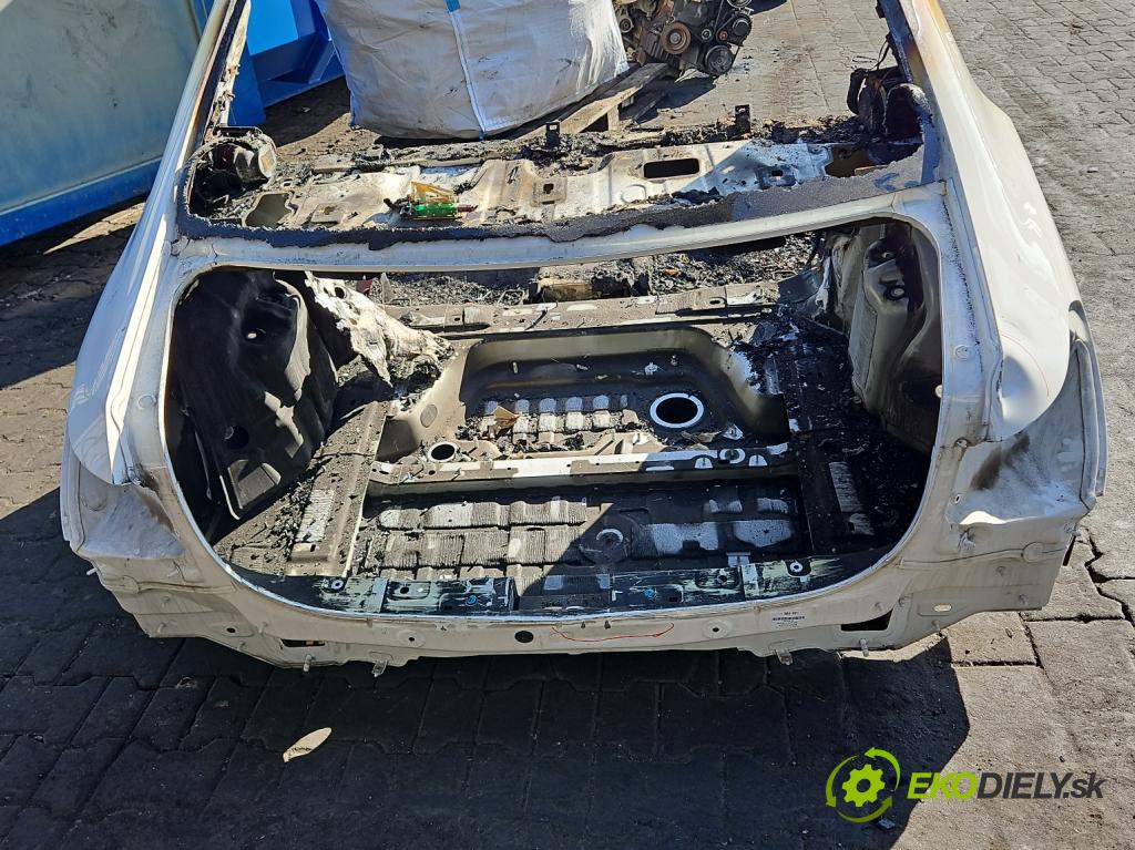 Mercedes A W177 2018- 2.0 T 306KM automatic 225 kW 1991 cm3 4- pas zadní: 