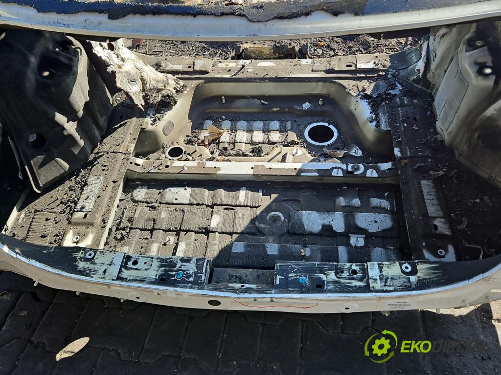 Mercedes A W177 2018- 2.0 T 306KM automatic 225 kW 1991 cm3 4- pas zadní: