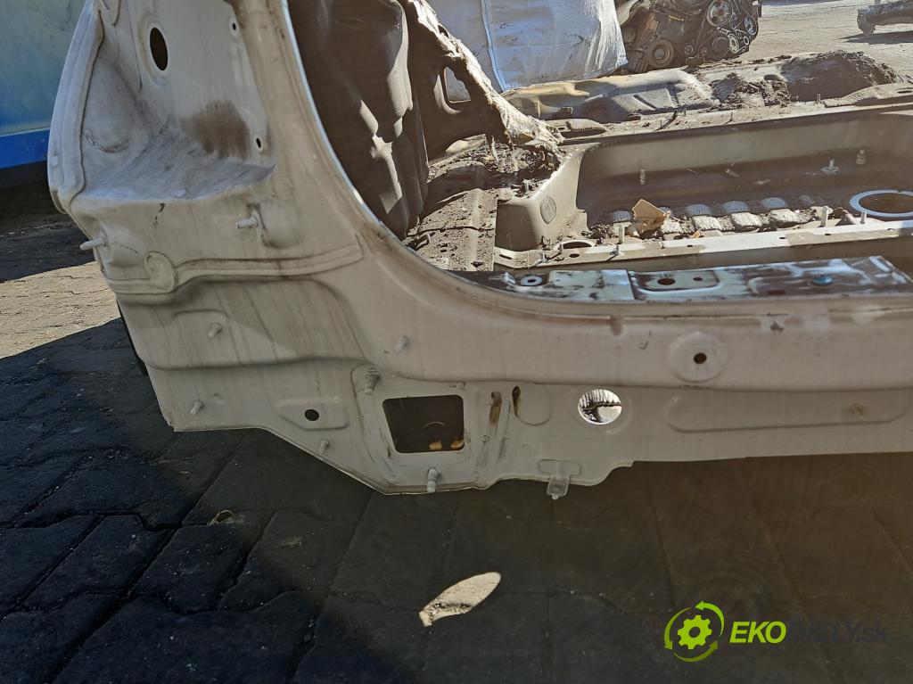 Mercedes A W177 2018- 2.0 T 306KM automatic 225 kW 1991 cm3 4- pas zadní: