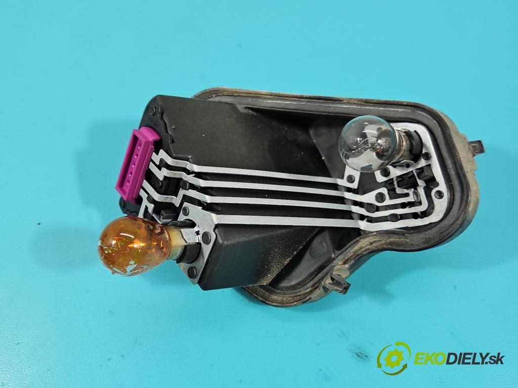 Renault Megane III 2008-2016 1.9 dci 131 HP manual 96 kW 1870 cm3 5- svetlo / reflektor zadné ľavé  (Kľučka dverí ostatné)