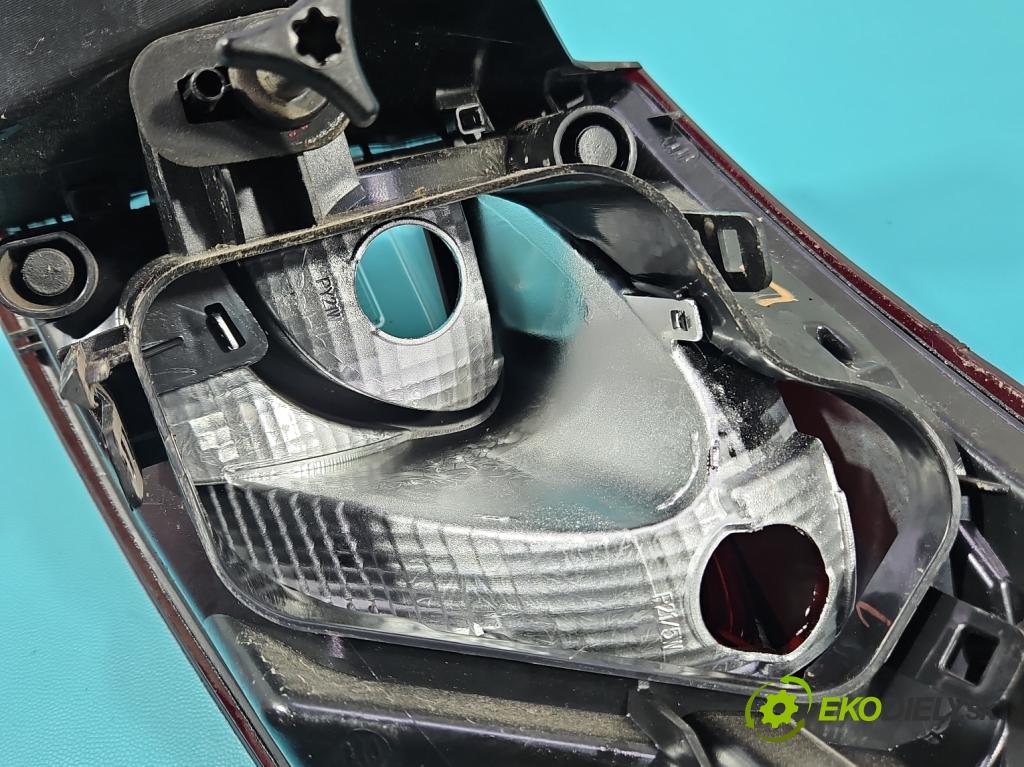 Renault Megane III 2008-2016 1.9 dci 131 HP manual 96 kW 1870 cm3 5- svetlo / reflektor zadné ľavé  (Kľučka dverí ostatné)