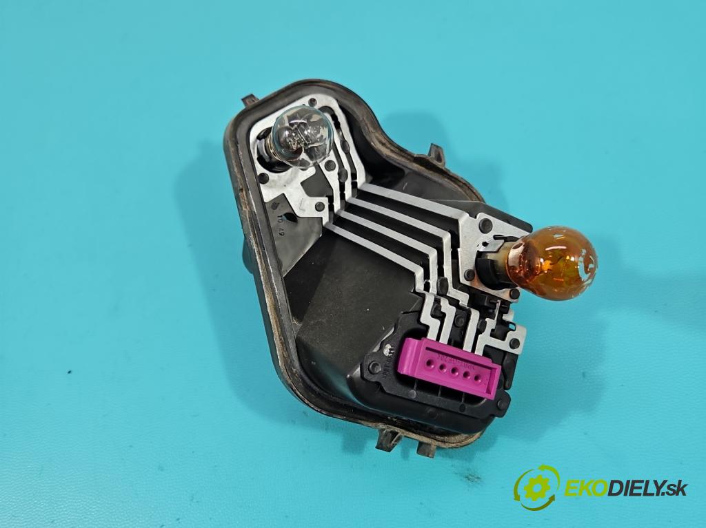 Renault Megane III 2008-2016 1.9 dci 131 HP manual 96 kW 1870 cm3 5- svetlo / reflektor zadné ľavé  (Kľučka dverí ostatné)