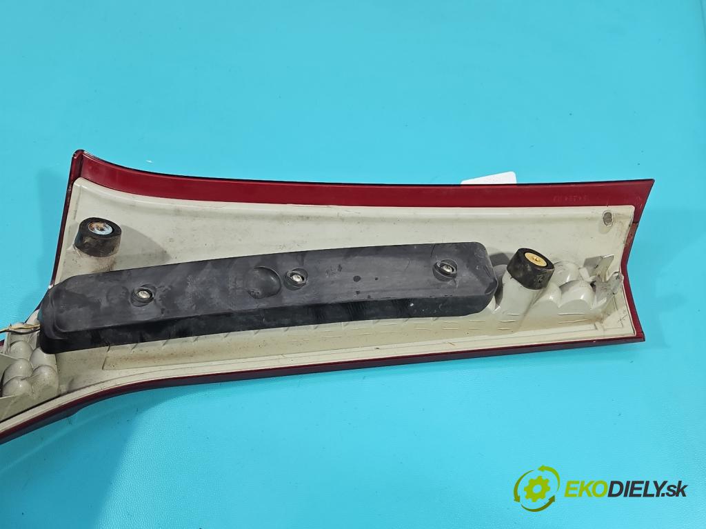 Volvo V70 III 2007-2016 2.0 16V 145 hp manual 107 kW 1999 cm3 5- světlo zadní pravé  (Klika dveří ostatní)