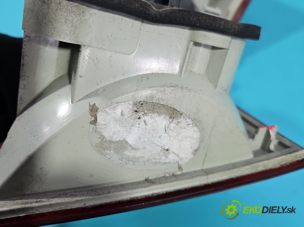 Volvo V70 III 2007-2016 2.0 16V 145 HP manual 107 kW 1999 cm3 5- svetlo / reflektor zadné ľavé  (Kľučka dverí ostatné)