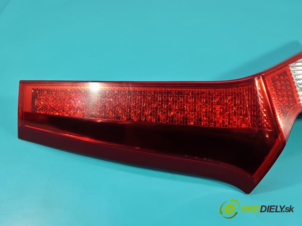 Volvo V70 III 2007-2016 2.0 16V 145 HP manual 107 kW 1999 cm3 5- svetlo / reflektor zadné ľavé  (Kľučka dverí ostatné)